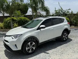 Toyota RAV4 XLE 4dr SUV (2.5L 4cyl 6A) 2015 White