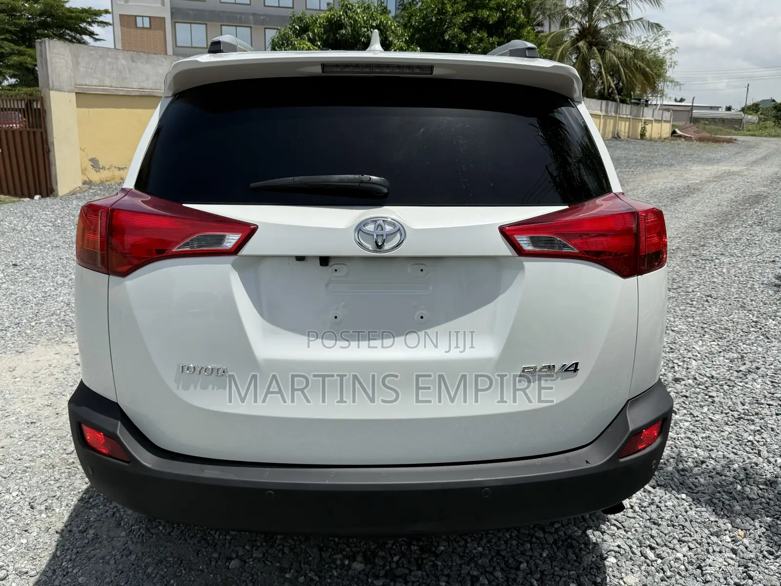 Toyota RAV4 XLE 4dr SUV (2.5L 4cyl 6A) 2015 White