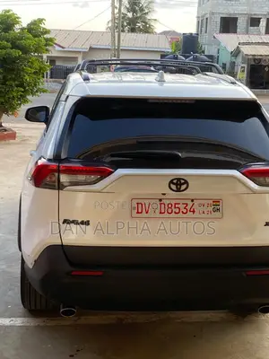Toyota RAV4 XLE AWD 2023 White
