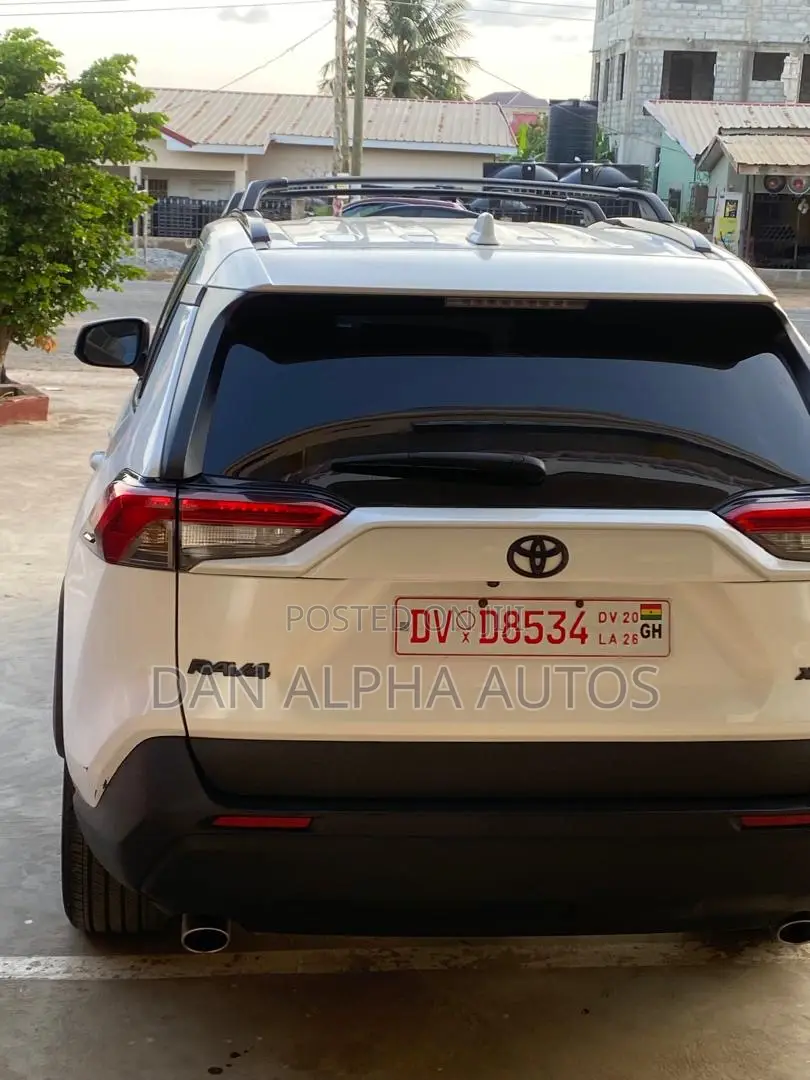 Toyota RAV4 XLE AWD 2023 White