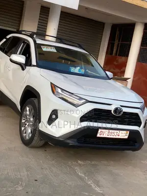Toyota RAV4 XLE AWD 2023 White