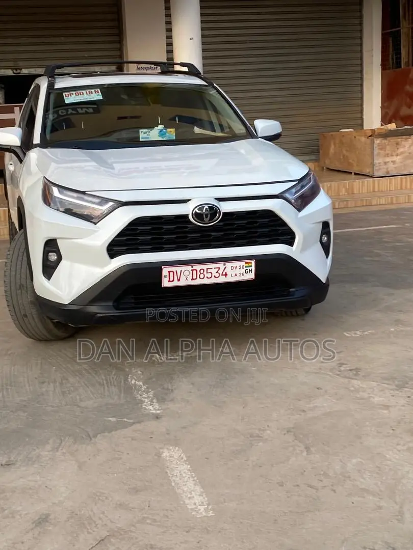 Toyota RAV4 XLE AWD 2023 White