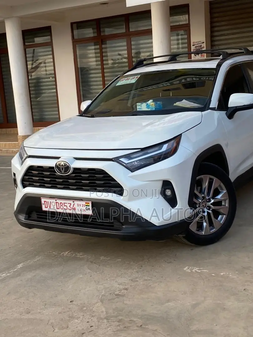 Toyota RAV4 XLE AWD 2023 White
