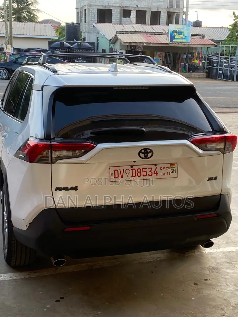 Toyota RAV4 XLE AWD 2023 White