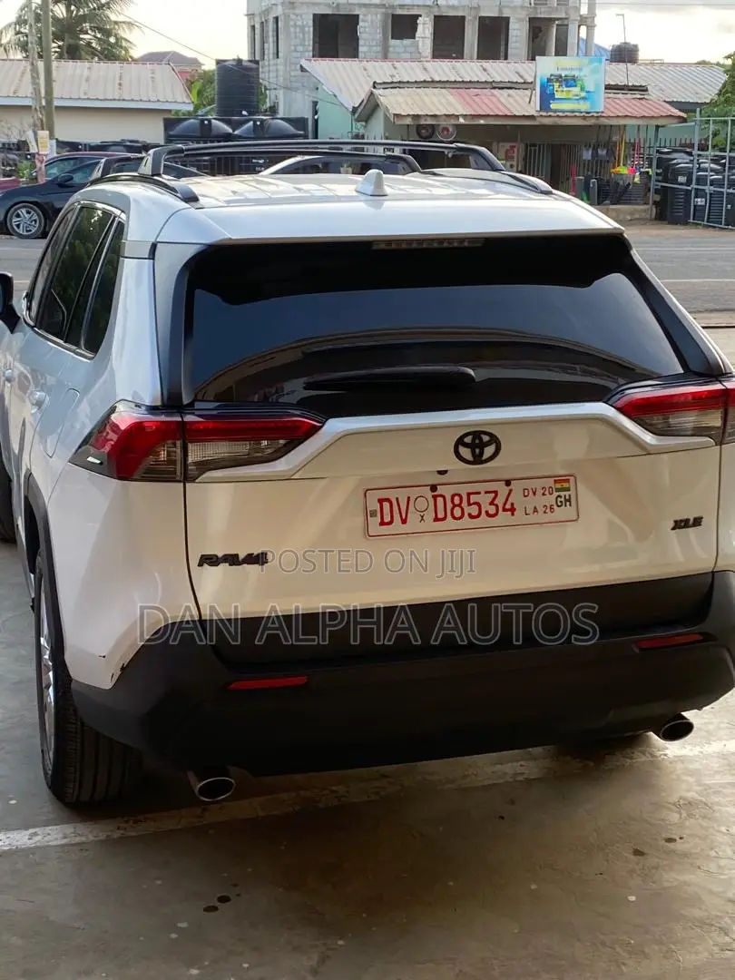 Toyota RAV4 XLE AWD 2023 White