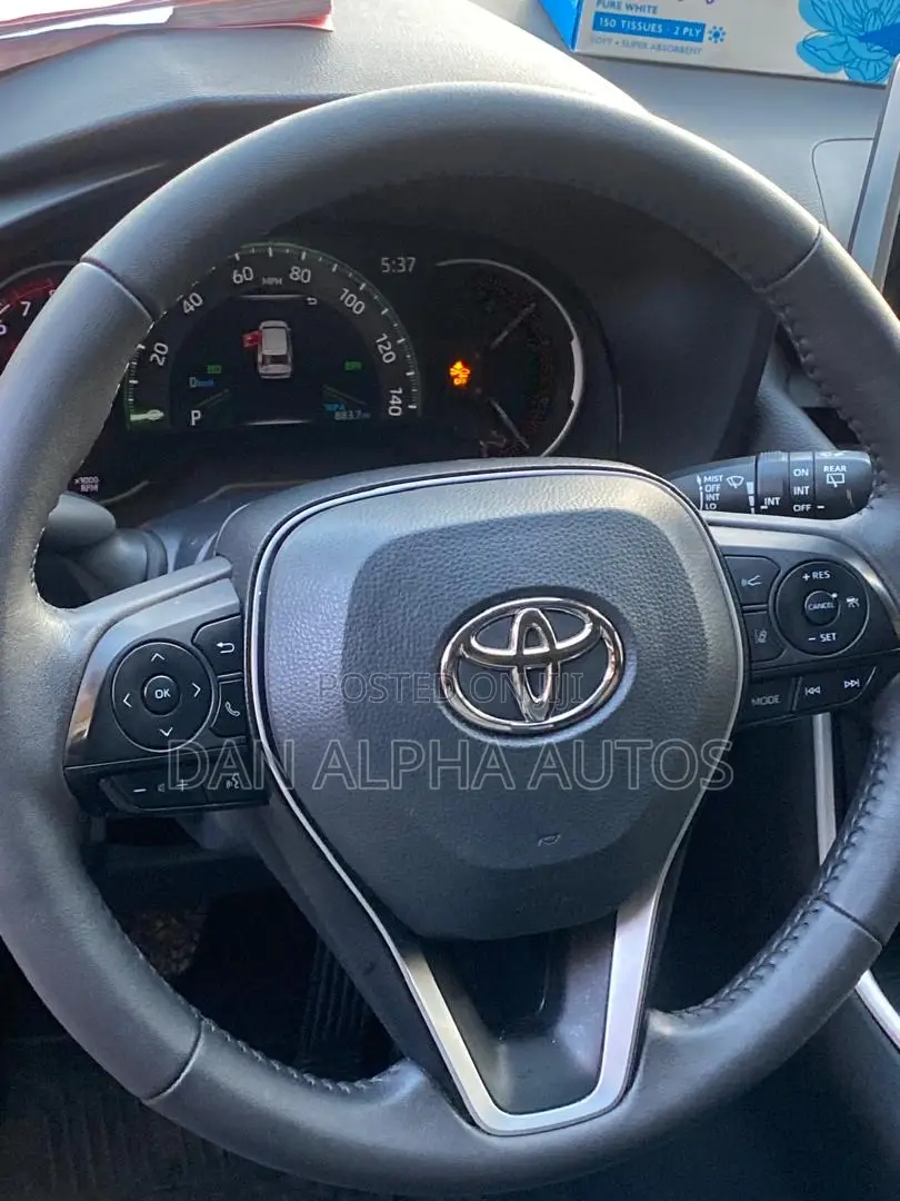 Toyota RAV4 XLE AWD 2023 White