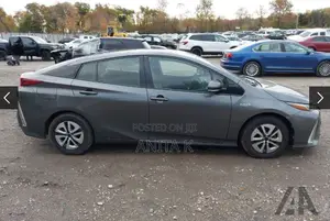 Toyota Prius Two Eco 2017 Gray