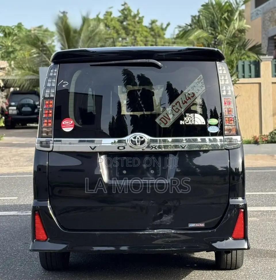 Toyota Voxy SV Premium 2014 Black