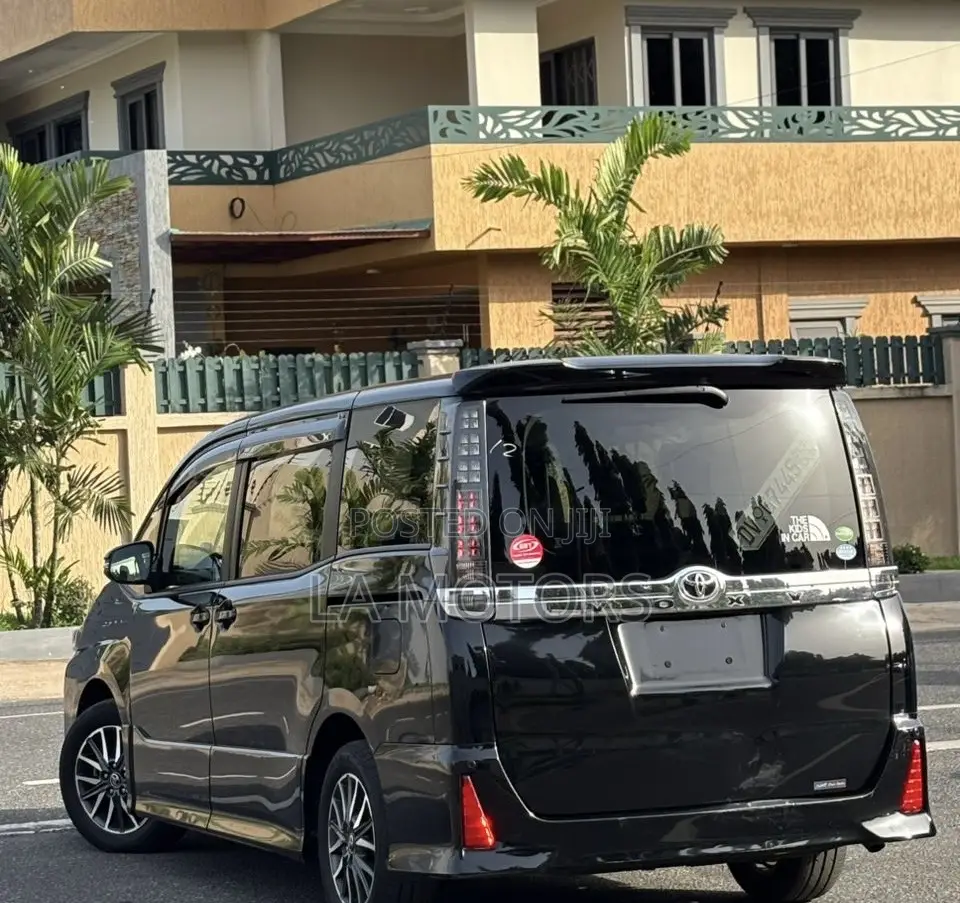 Toyota Voxy SV Premium 2014 Black