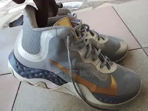 Nike Renew Elevate Basketball Sneakers – Grey/Gold – Size 42.5/43