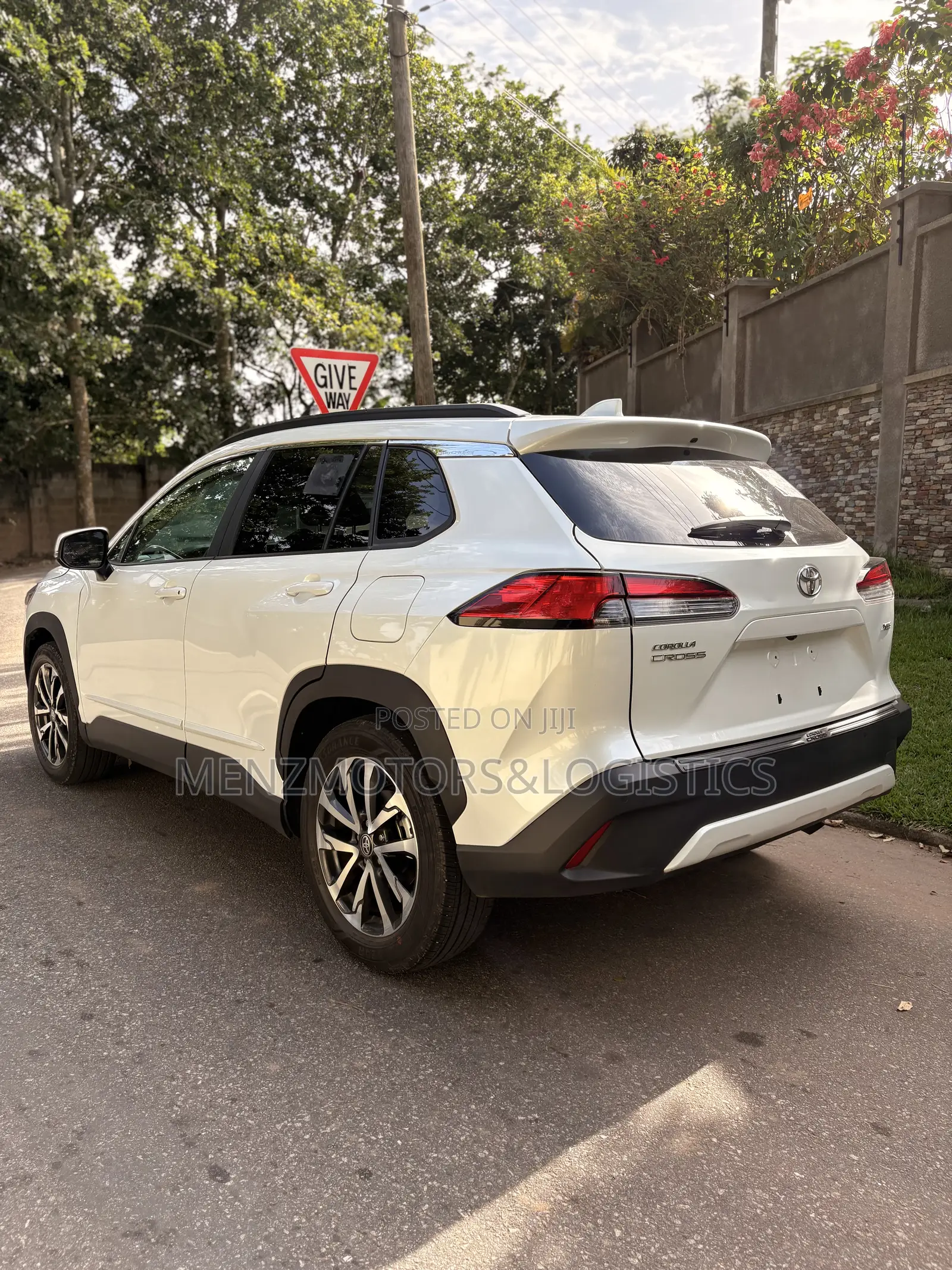 Toyota Corolla Cross XLE 4WD 2024 White