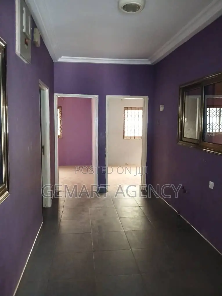 3bdrm Apartment in Abuom Junction, for rent