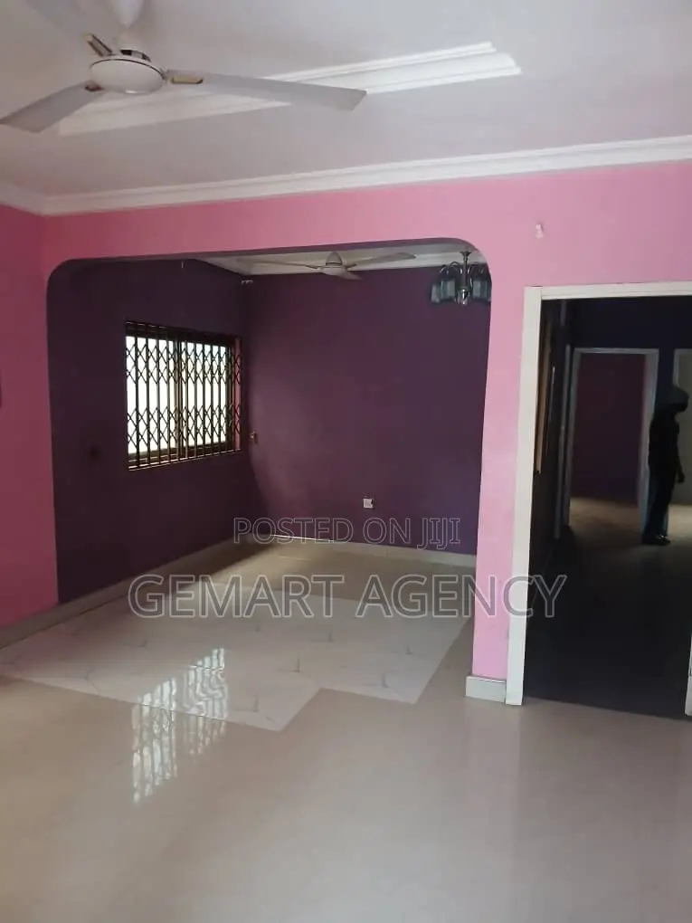 3bdrm Apartment in Abuom Junction, for rent