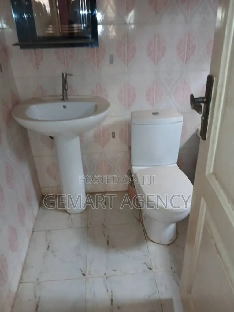 3bdrm Apartment in Abuom Junction, for rent