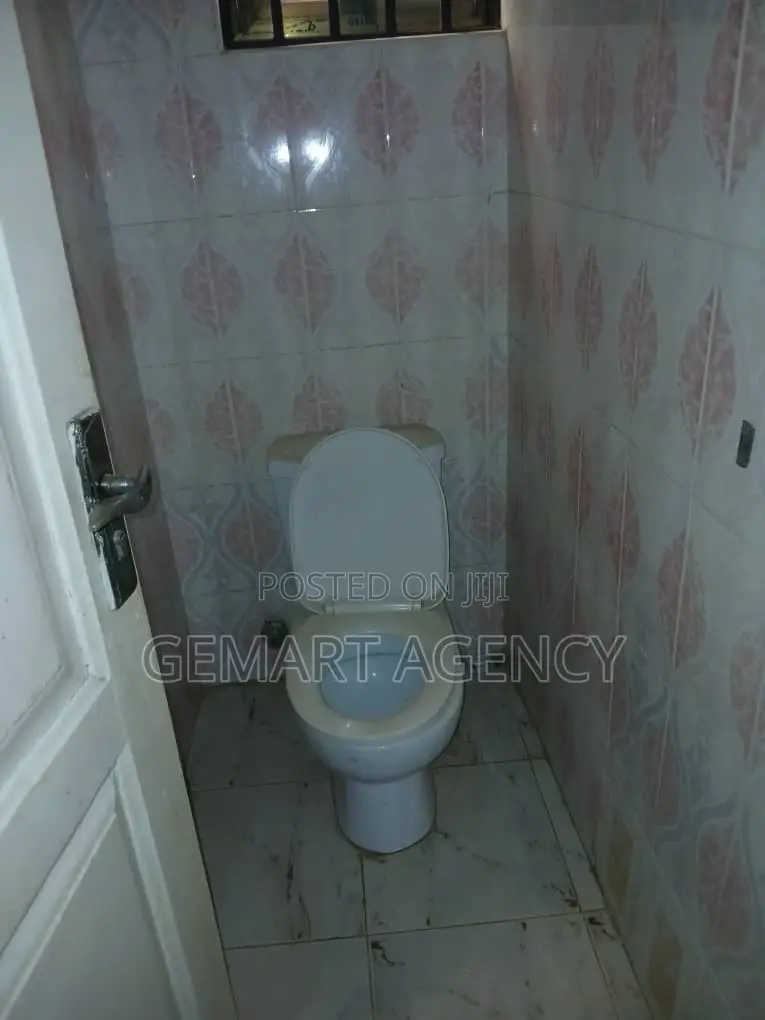 3bdrm Apartment in Abuom Junction, for rent