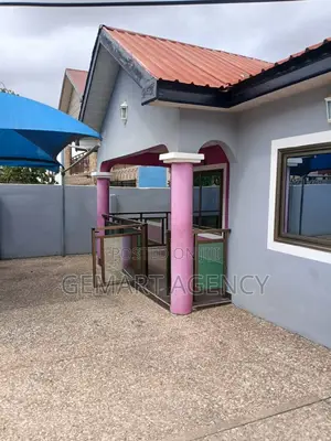 3bdrm Apartment in Abuom Junction, for rent