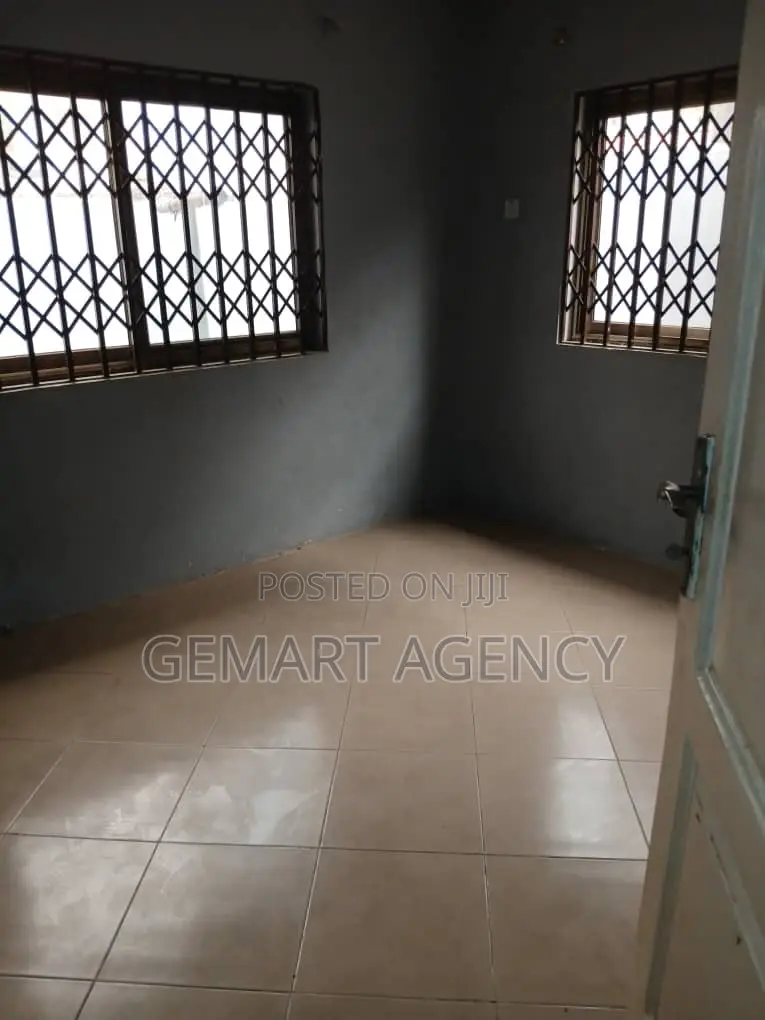 3bdrm Apartment in Abuom Junction, for rent