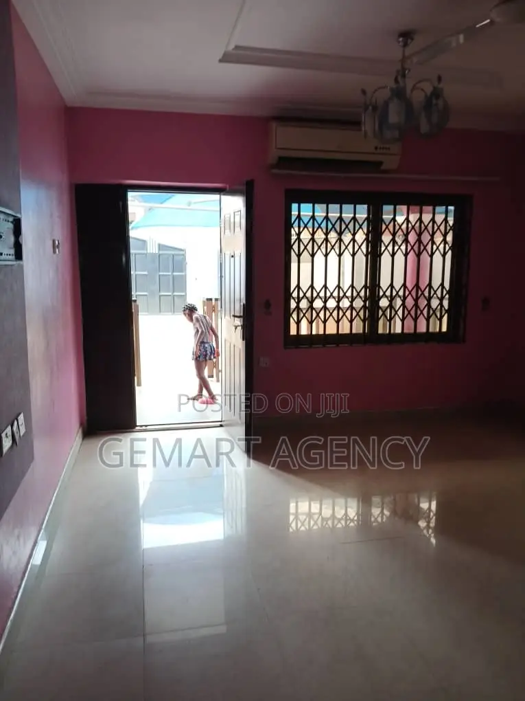 3bdrm Apartment in Abuom Junction, for rent