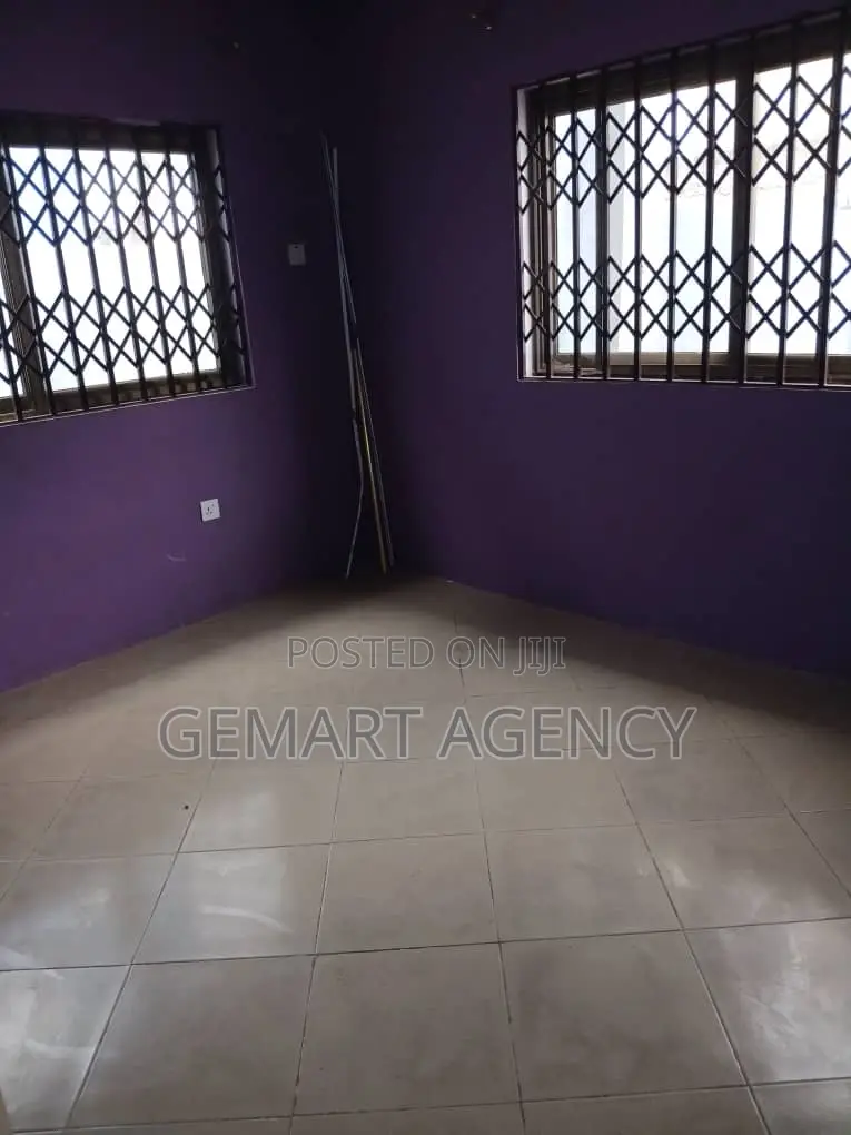 3bdrm Apartment in Abuom Junction, for rent