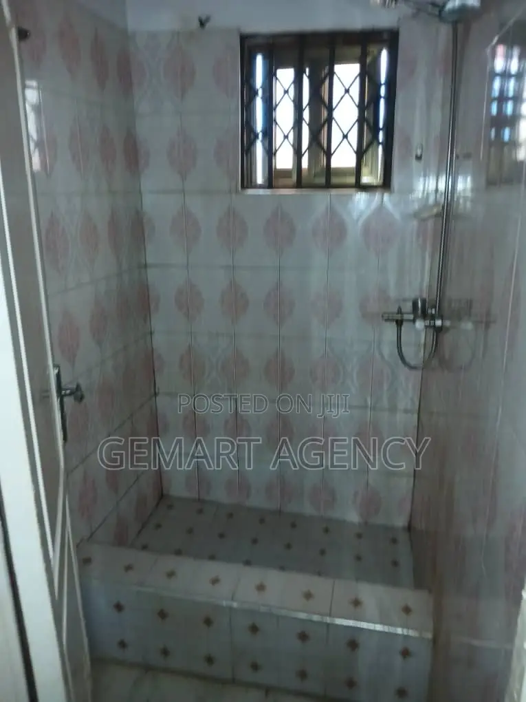 3bdrm Apartment in Abuom Junction, for rent