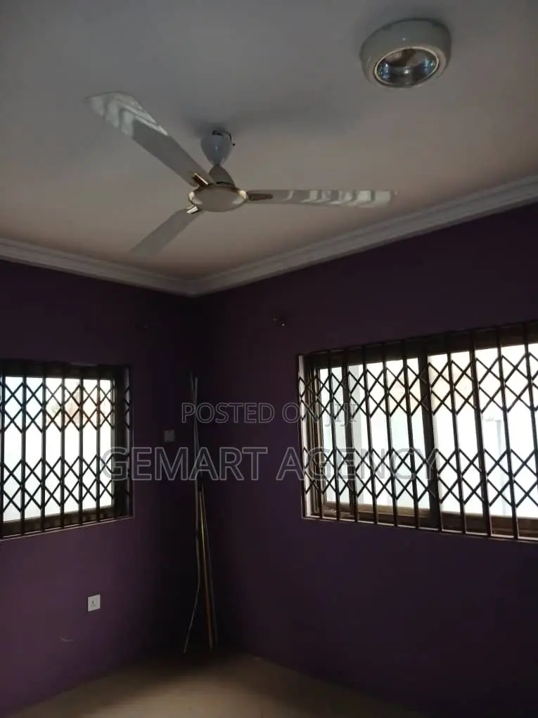 3bdrm Apartment in Abuom Junction, for rent