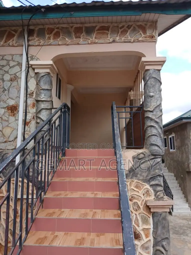3bdrm Apartment in Kwabenya Acp for rent