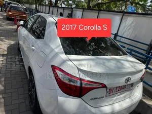 Toyota Corolla SE 4dr Sedan (1.8L 4cyl CVT) 2017 White