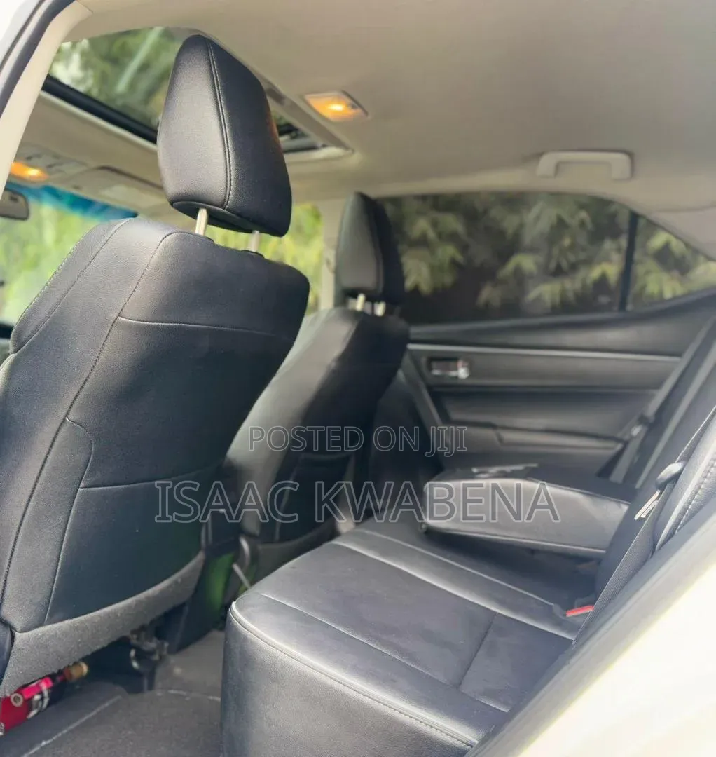 Toyota Corolla SE 4dr Sedan (1.8L 4cyl CVT) 2017 White