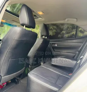 Toyota Corolla SE 4dr Sedan (1.8L 4cyl CVT) 2017 White