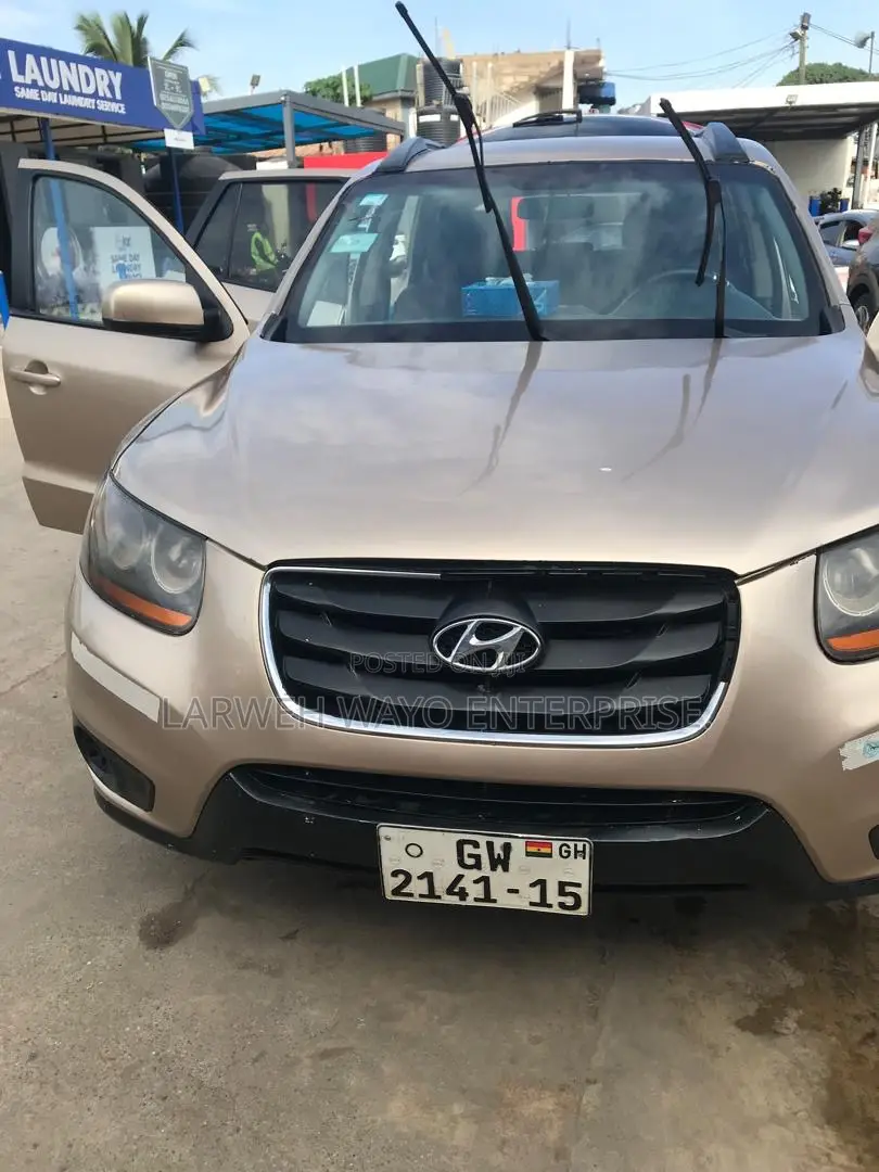 Hyundai Santa Fe 2012 Brown