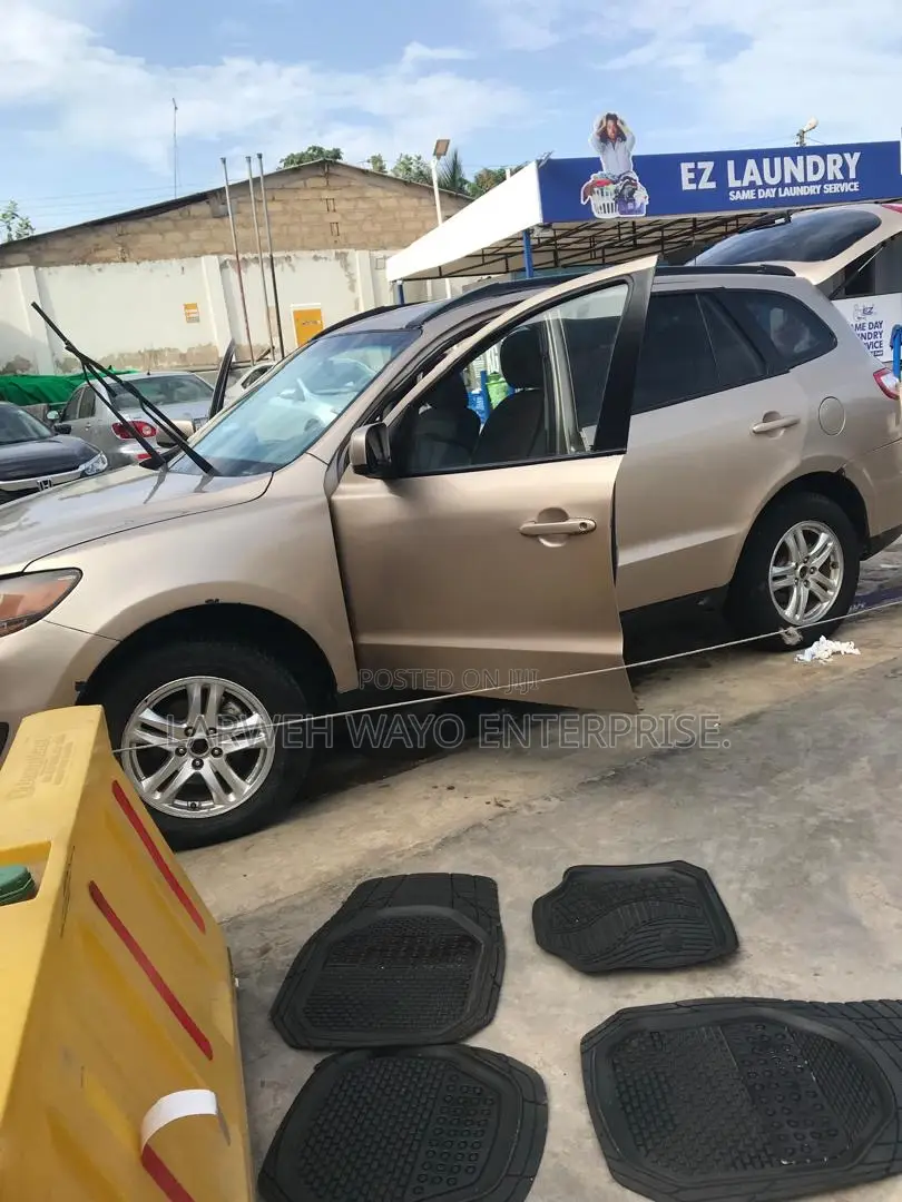 Hyundai Santa Fe 2012 Brown
