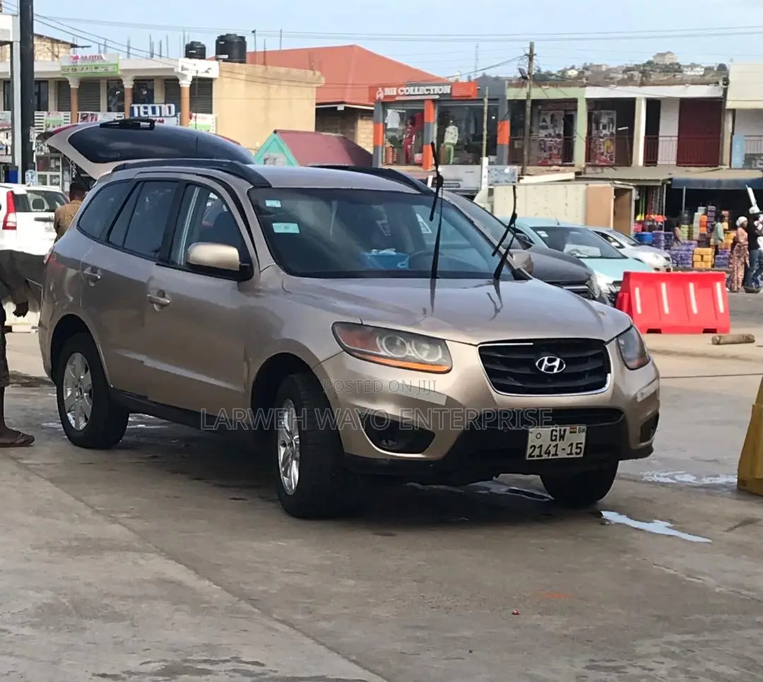 Hyundai Santa Fe 2012 Brown