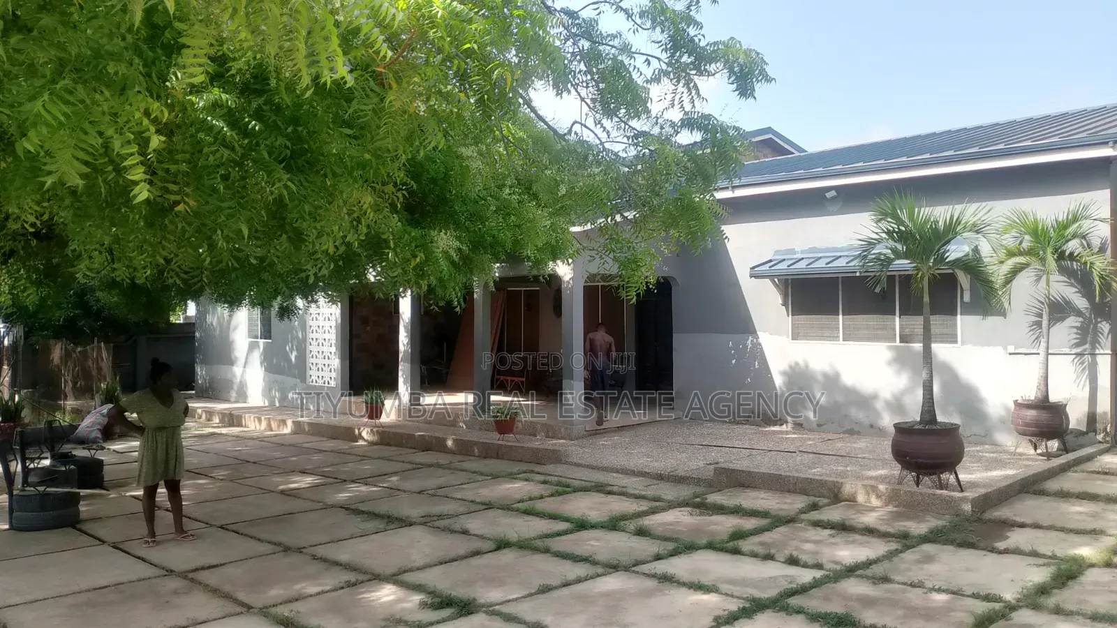 6 Bedroom House Commercial Property for Rent at Kwabenya