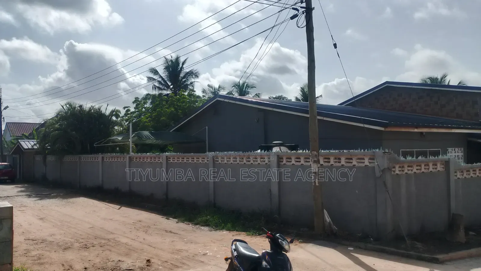6 Bedroom House Commercial Property for Rent at Kwabenya