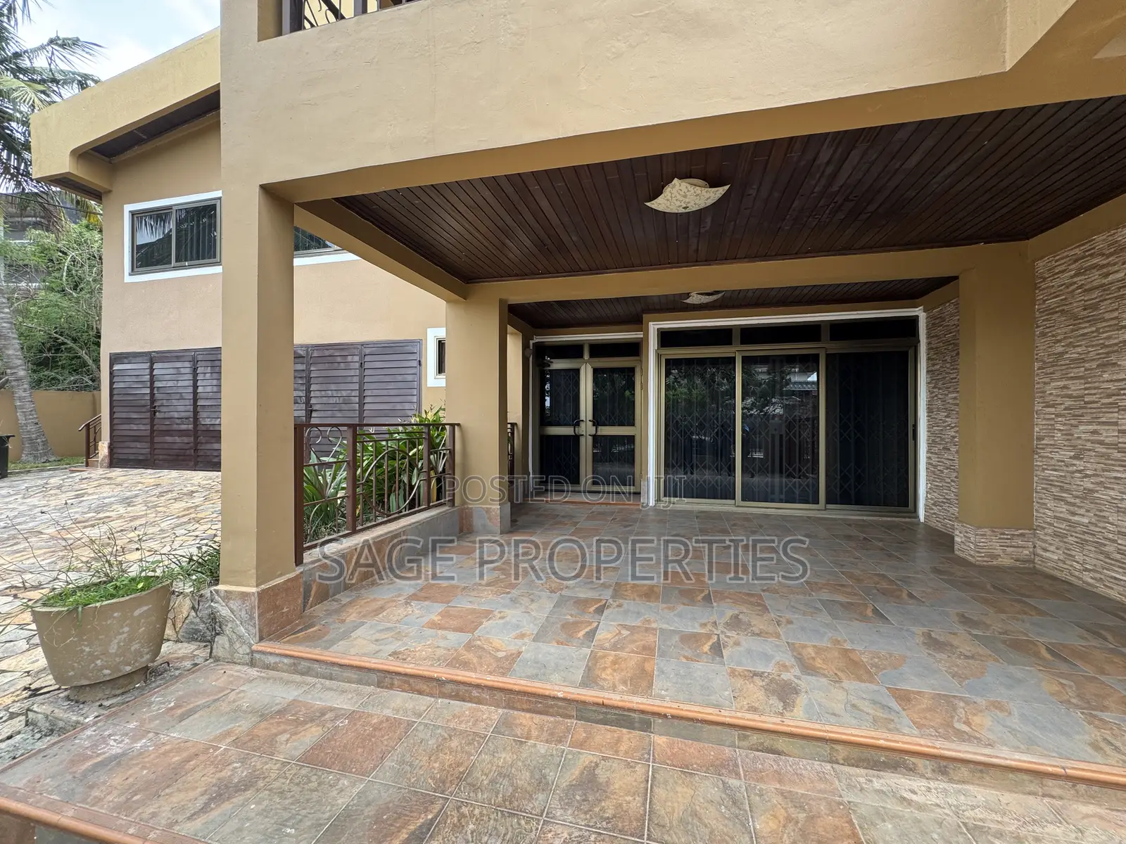 2bdrm Apartment in American House for rent
