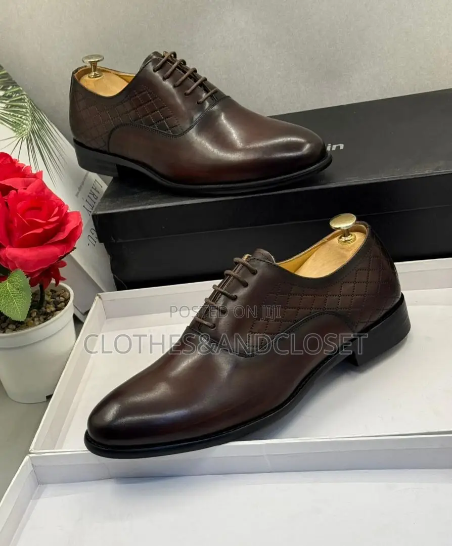 Pierre Cardin Brown Leather Oxford Shoes With a Quilted Pattern Detail