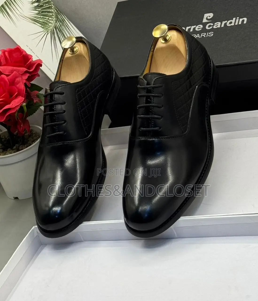 Black Leather Oxford-Style Dress Shoes