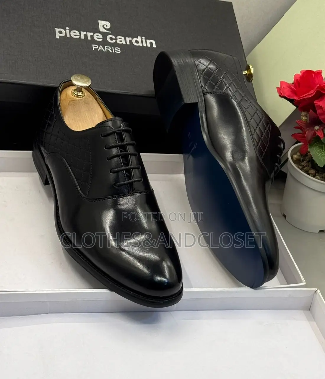 Black Leather Oxford-Style Dress Shoes
