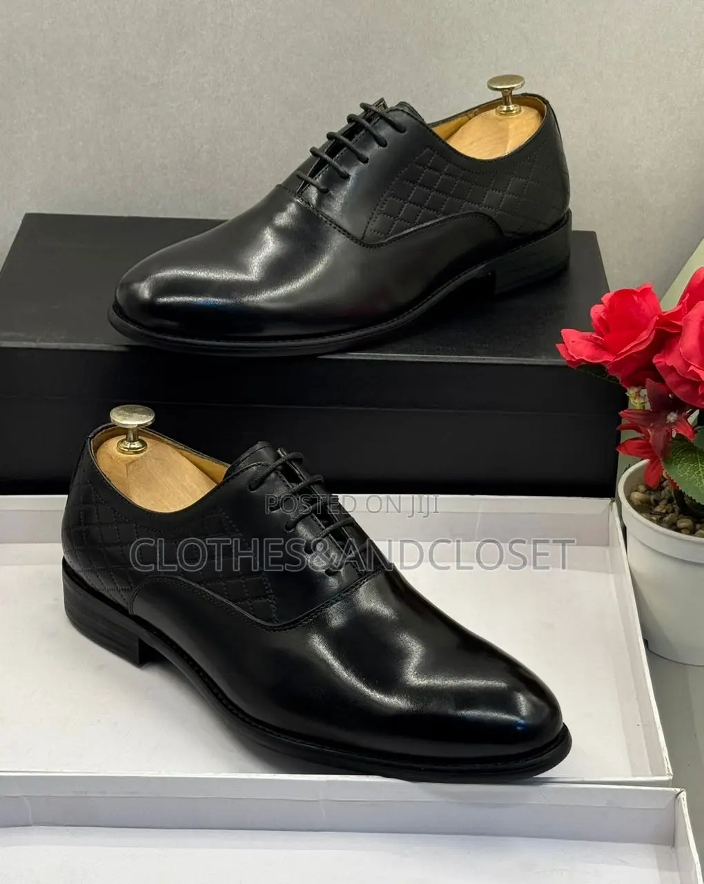 Black Leather Oxford-Style Dress Shoes