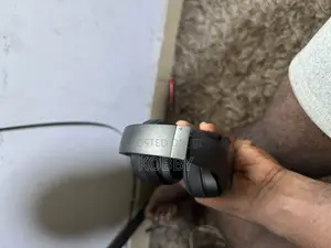 Beats Solo 4 by Beats by Dre
