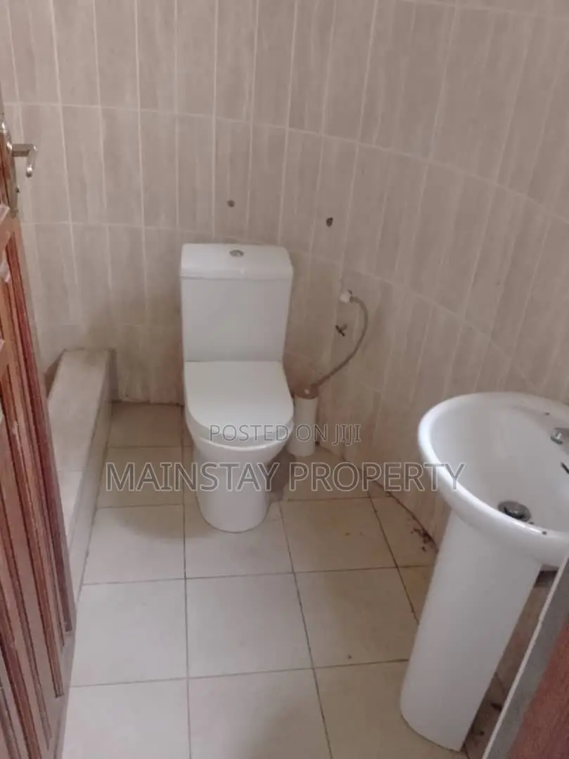 9bdrm House in Mainstay Estates, Nungua for rent