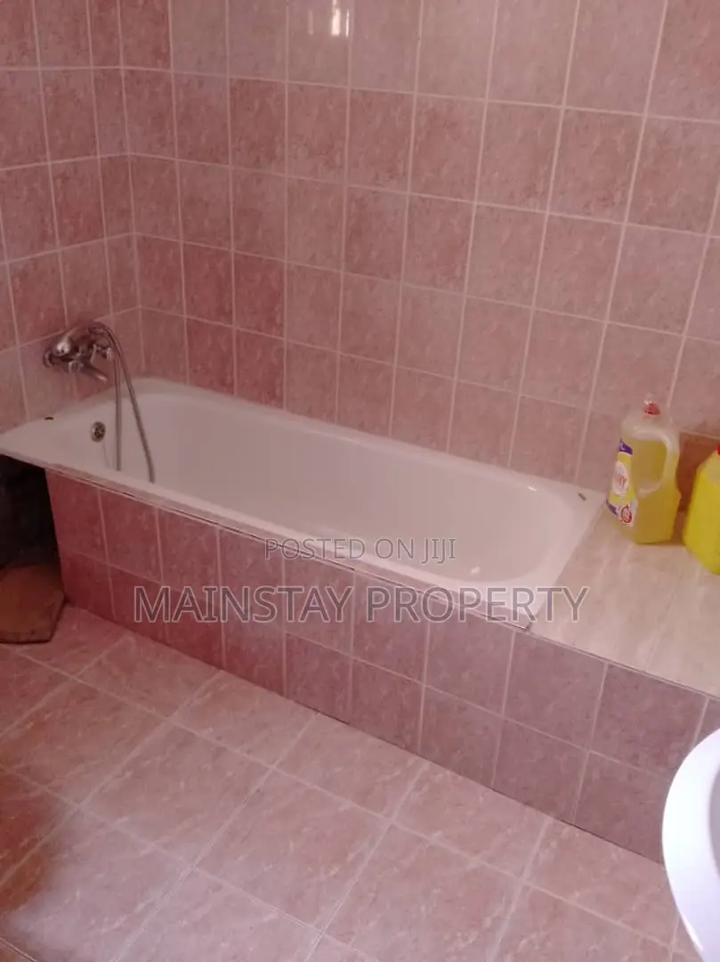 9bdrm House in Mainstay Estates, Nungua for rent