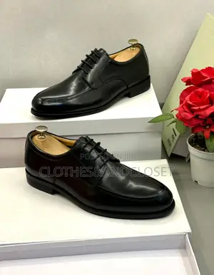Black Leather Split-Toe Lace-Up Oxford Shoes.