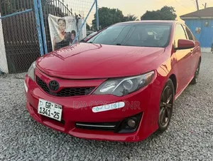 Toyota Camry XLE 4dr Sedan (2.5L 4cyl 6A) 2014 Red