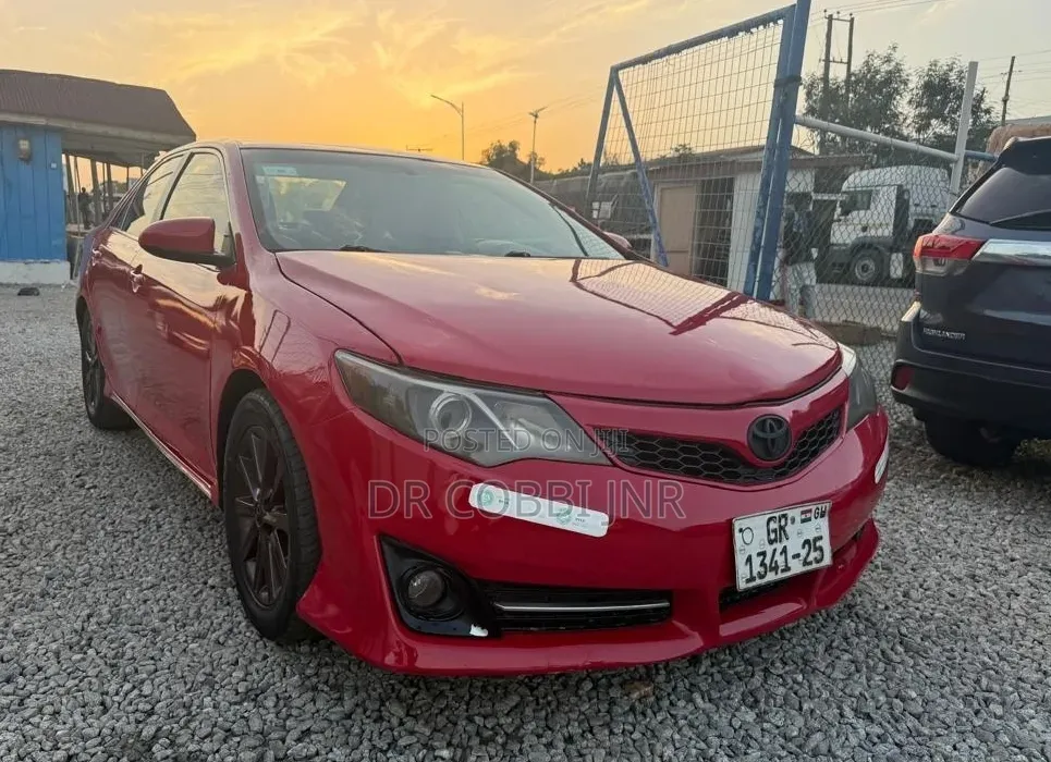 Toyota Camry XLE 4dr Sedan (2.5L 4cyl 6A) 2014 Red