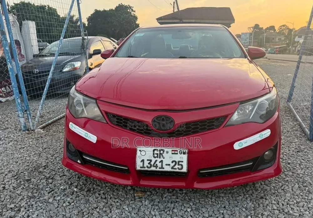 Toyota Camry XLE 4dr Sedan (2.5L 4cyl 6A) 2014 Red