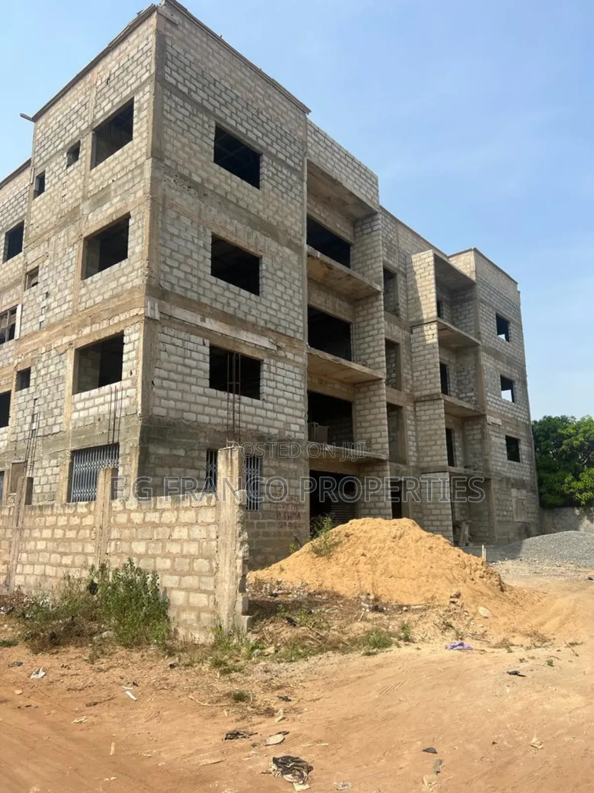 8bdrm Apartment in Kg Franco Properties, Spintex for sale