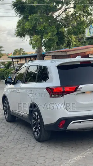 Mitsubishi Outlander 2019 White