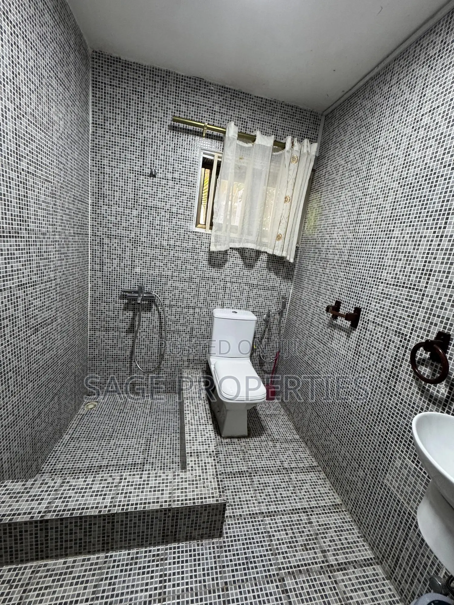 2bdrm Apartment in American House for rent