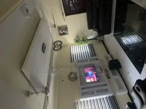 6bdrm House in Bosomtwe for sale